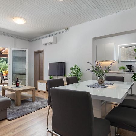 Apartments Elita 로비니 외부 사진