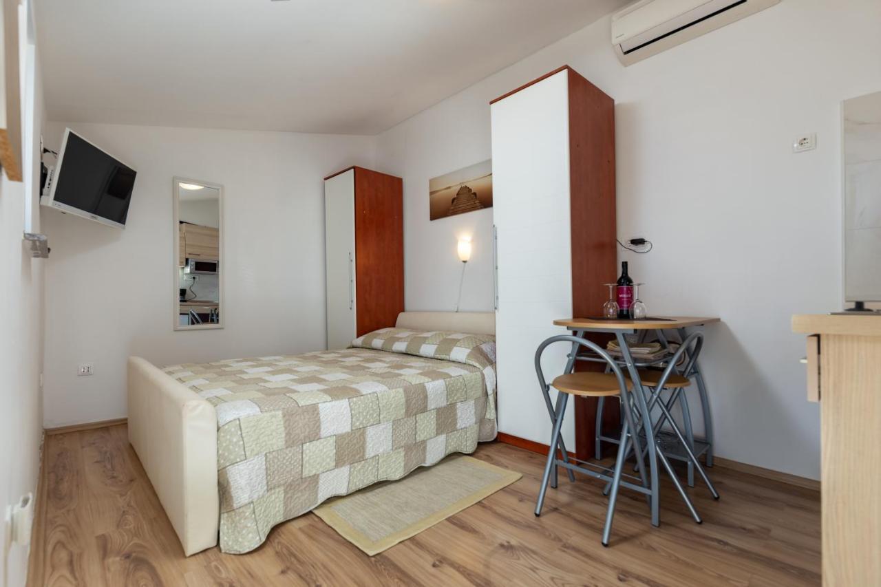 Apartments Elita 로비니 외부 사진
