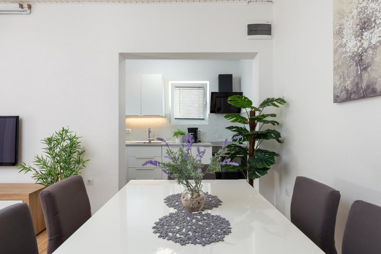 Apartments Elita 로비니 외부 사진